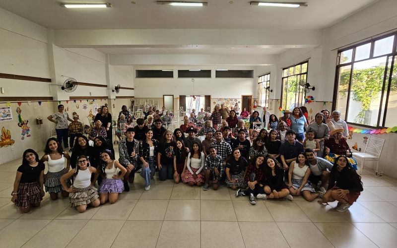 Estudantes do Coração de Maria realizam ação missionária com idosos